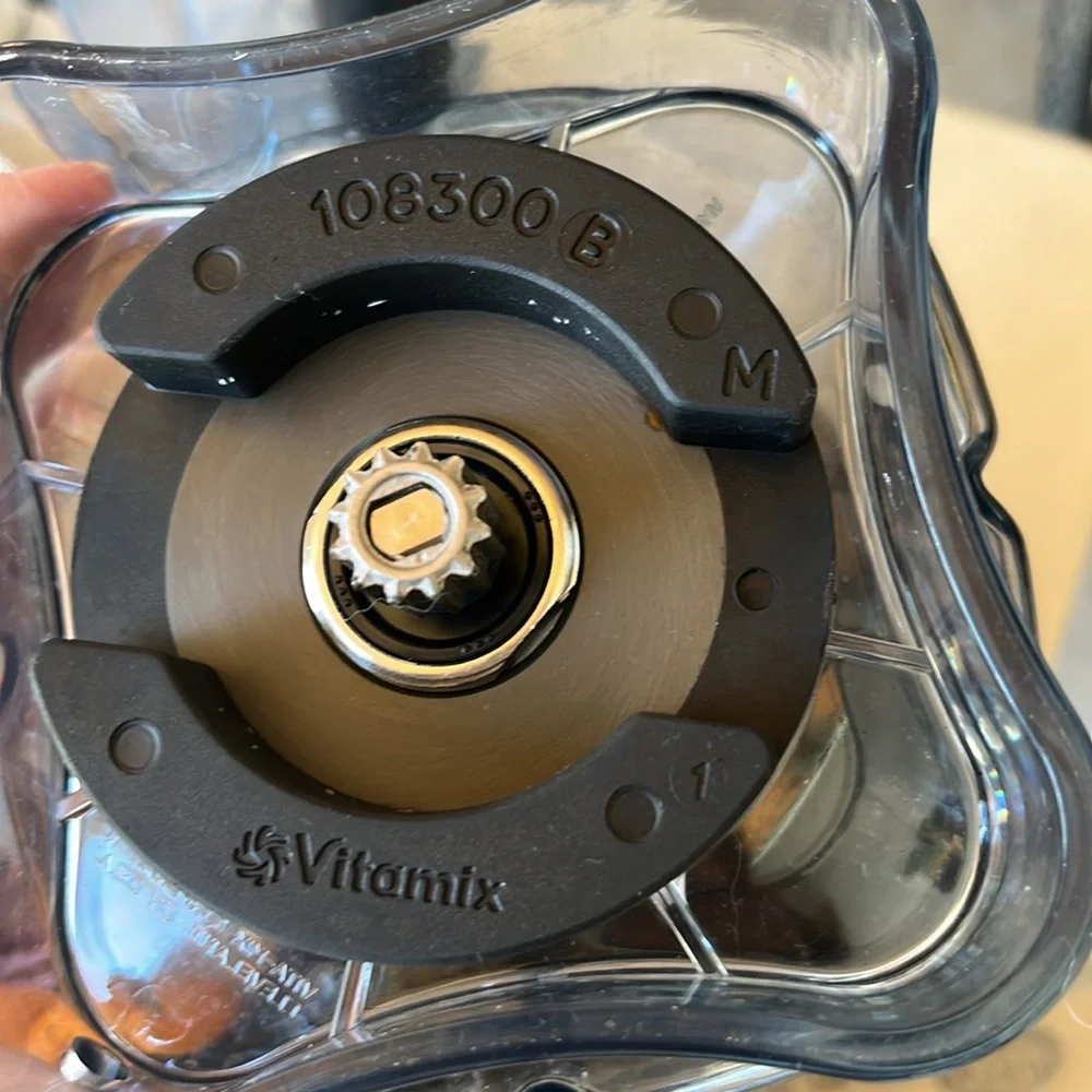 Vitamix containers one low profile one tall - Picture 4 of 6